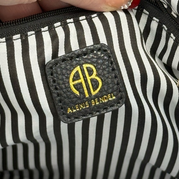 Alexis Bendel Black Faux Pebbled Leather Tote & Crossbody - Like New! - Picture 13 of 16
